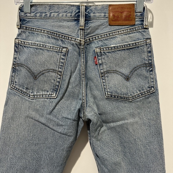 LEVI’S HIGH WAISTED JEANS - Picture 4 of 5